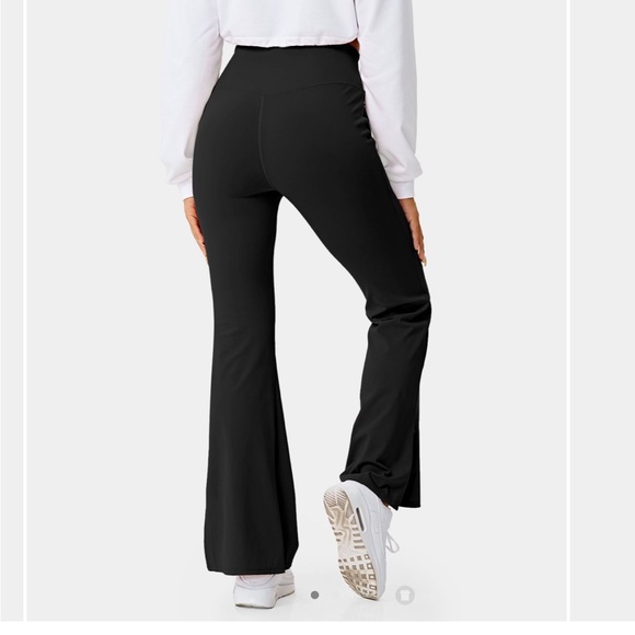 Halara crossover: high waisted crossover flare pants - Picture 5 of 6